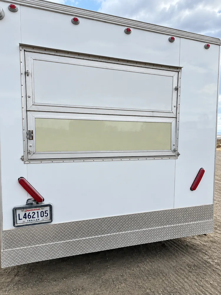 Mobile kitchen trailers